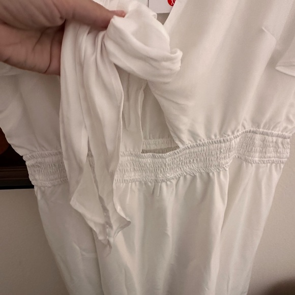 NWT white faux wrap flutter sleeve dress - Picture 3 of 6